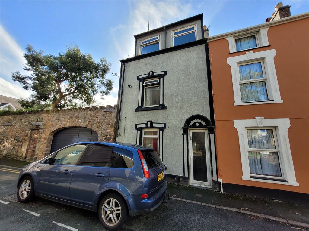 3 bed terraced house for sale in Chapel Street, Caernarfon, Gwynedd LL55, £60,000