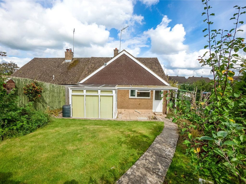 1 bed bungalow for sale in Bishops Close, Barford St Michael, Banbury, Oxfordshire OX15, £285,000