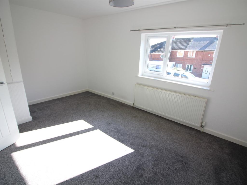 3 bed terraced house for sale in Park Avenue, Kippax, Leeds LS25, £160,000