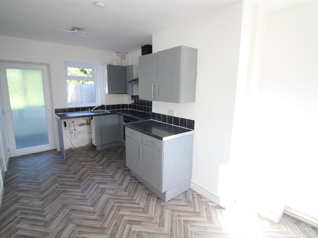 3 bed terraced house for sale in Park Avenue, Kippax, Leeds LS25, £160,000