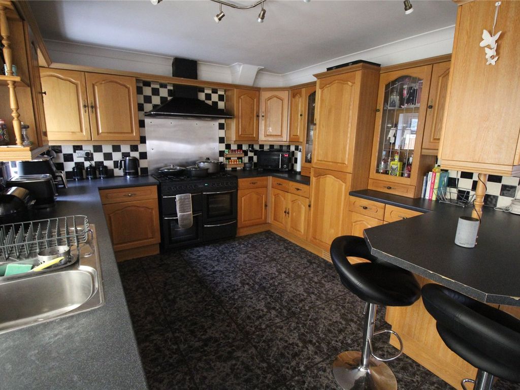 3 bed semi-detached house for sale in The Avenue, Askern, Doncaster, South Yorkshire DN6, £132,500