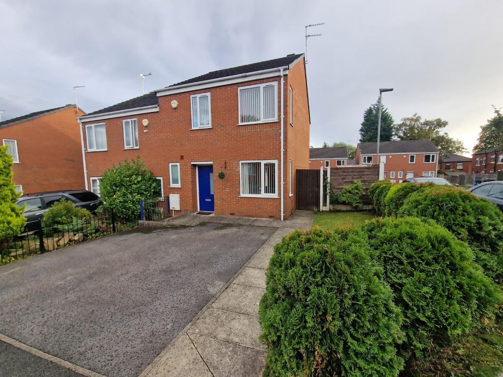 3 bed semi-detached house for sale in Maple Avenue, Bury BL9, £180,000