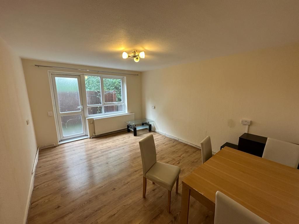 1 bed flat for sale in Strand Place, London, Edmonton N18, £240,000