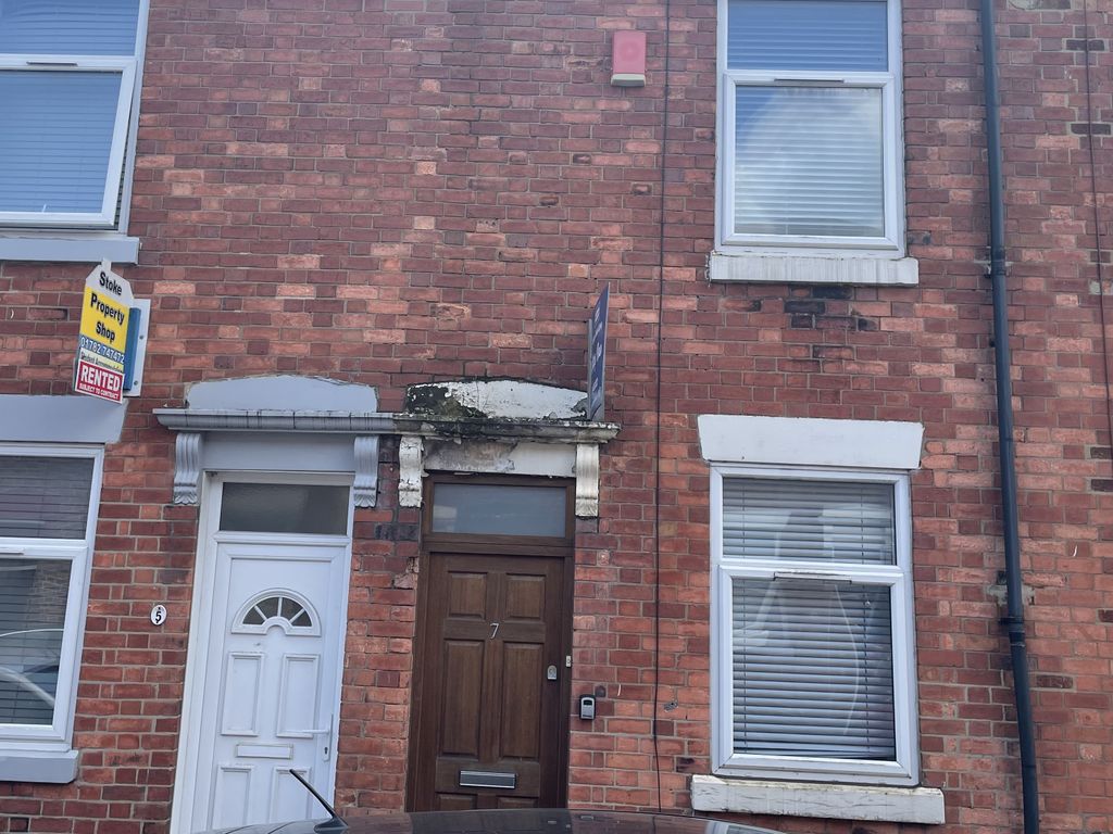 4 bed town house for sale in Darnley Street, Stoke-On-Trent ST4, £11,000