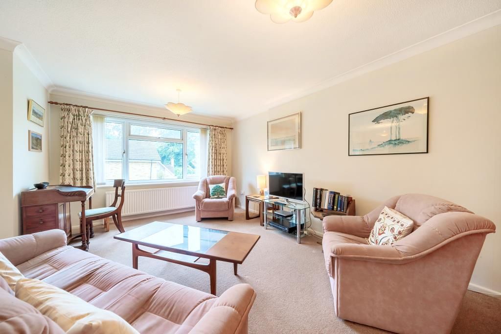 2 bed flat for sale in Newbury, Berkshire RG14, £240,000