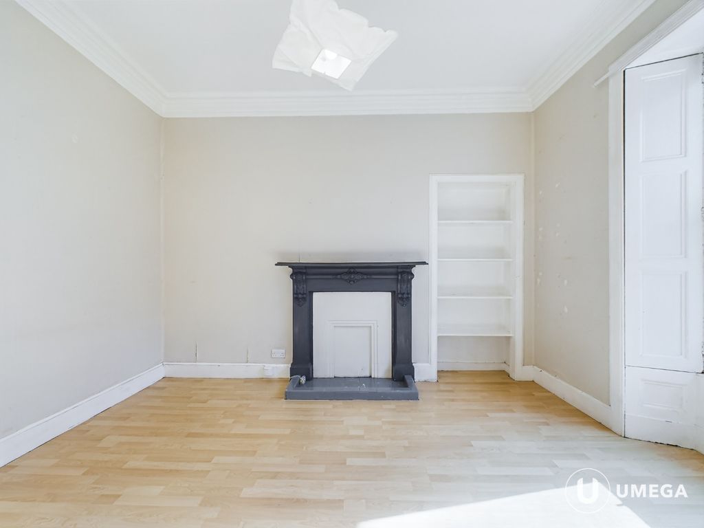 2 bed flat for sale in Montague Street, Newington, Edinburgh EH8, £265,000