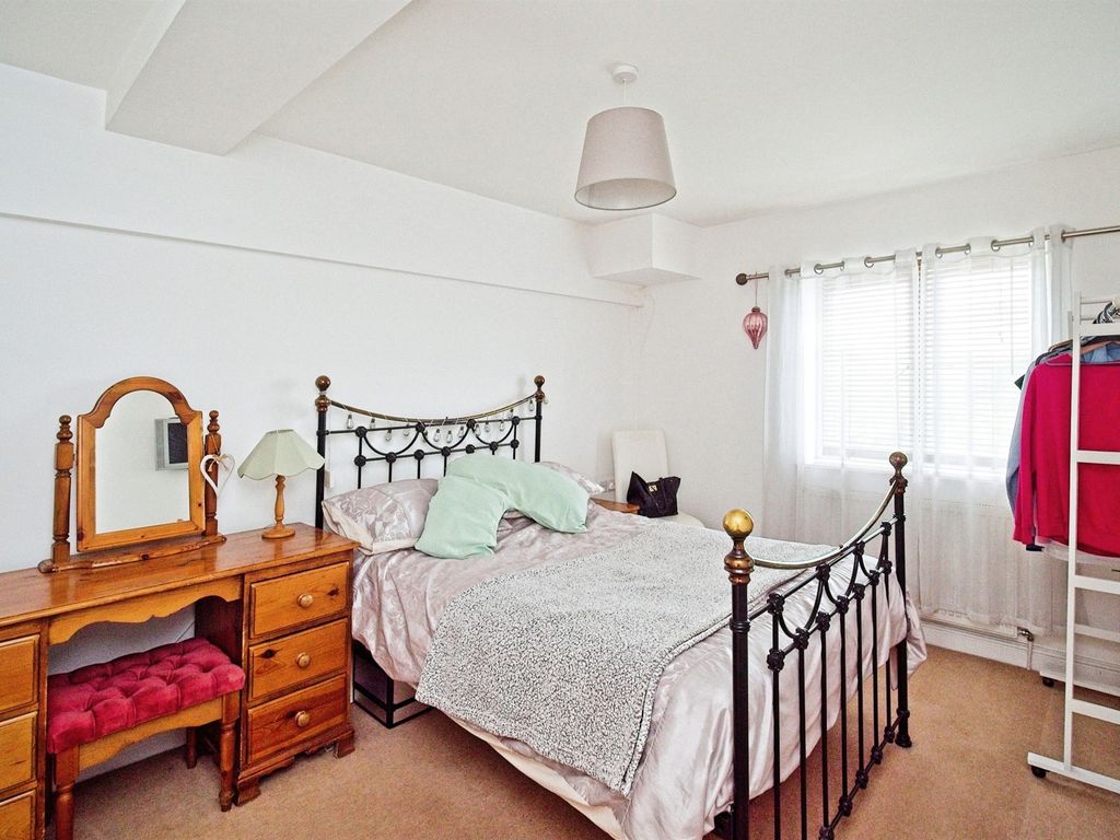 4 bed flat for sale in Bishopsworth Road, Bishopsworth, Bristol BS13, £290,000