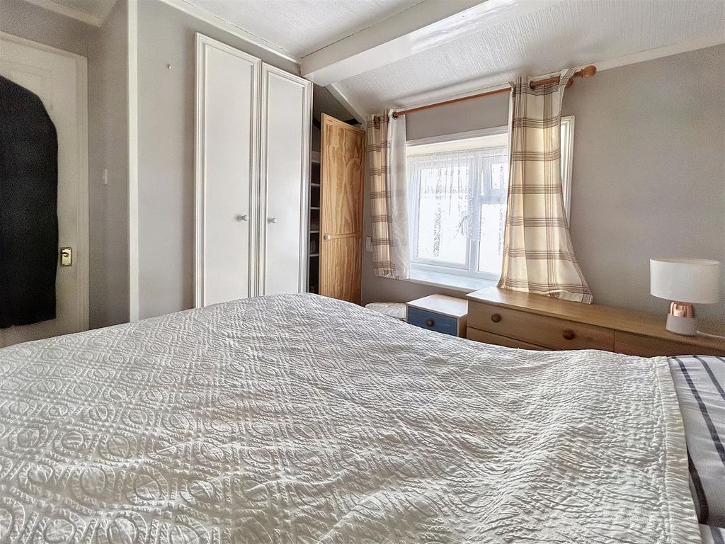 2 bed mobile/park home for sale in Gwealmayowe Park, Helston TR13, £125,000