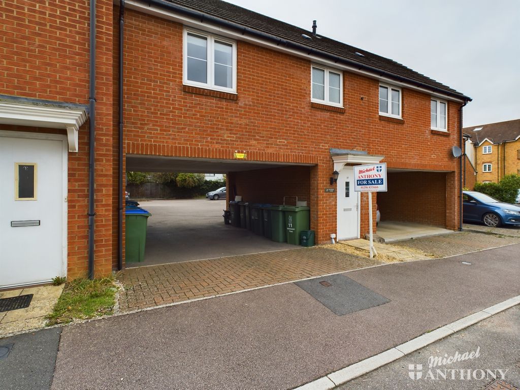 2 bed property for sale in Hancock Close, Aylesbury HP21, £235,000