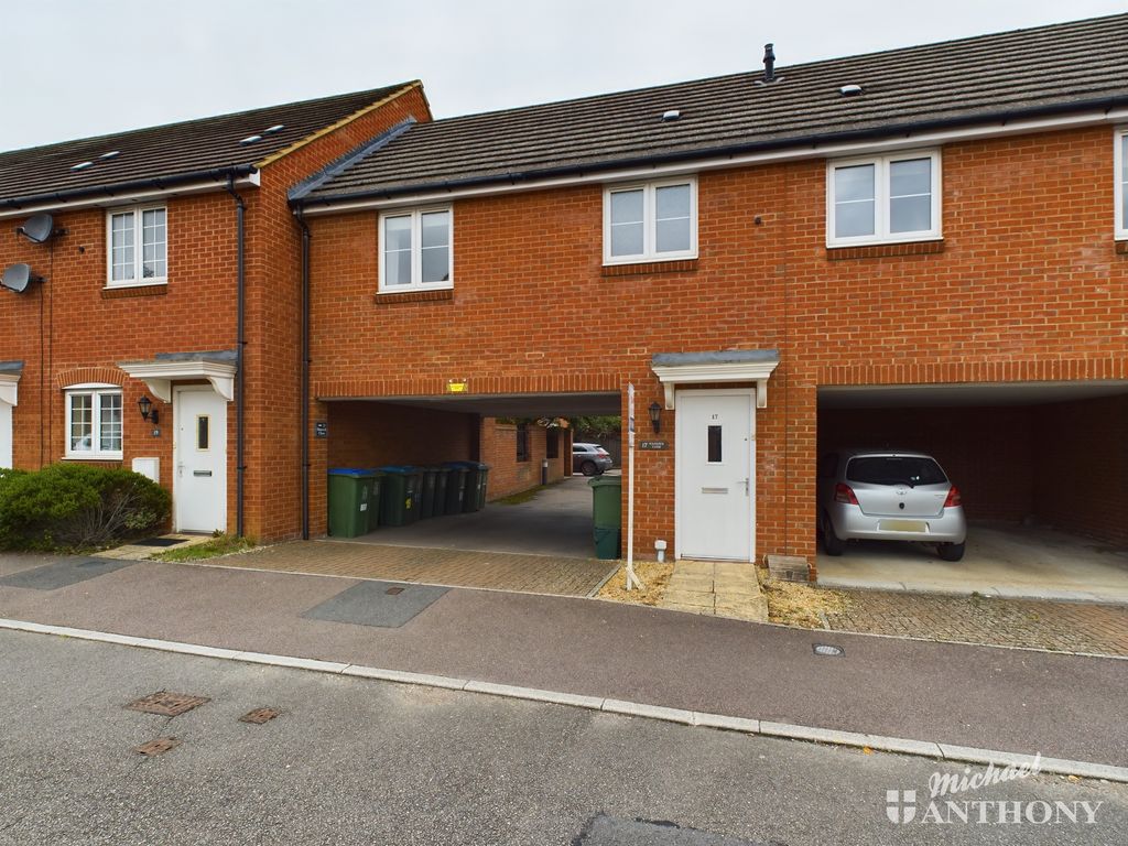 2 bed property for sale in Hancock Close, Aylesbury HP21, £235,000