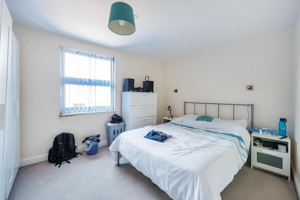 1 bed flat for sale in Slough, Berkshire SL1, £180,000