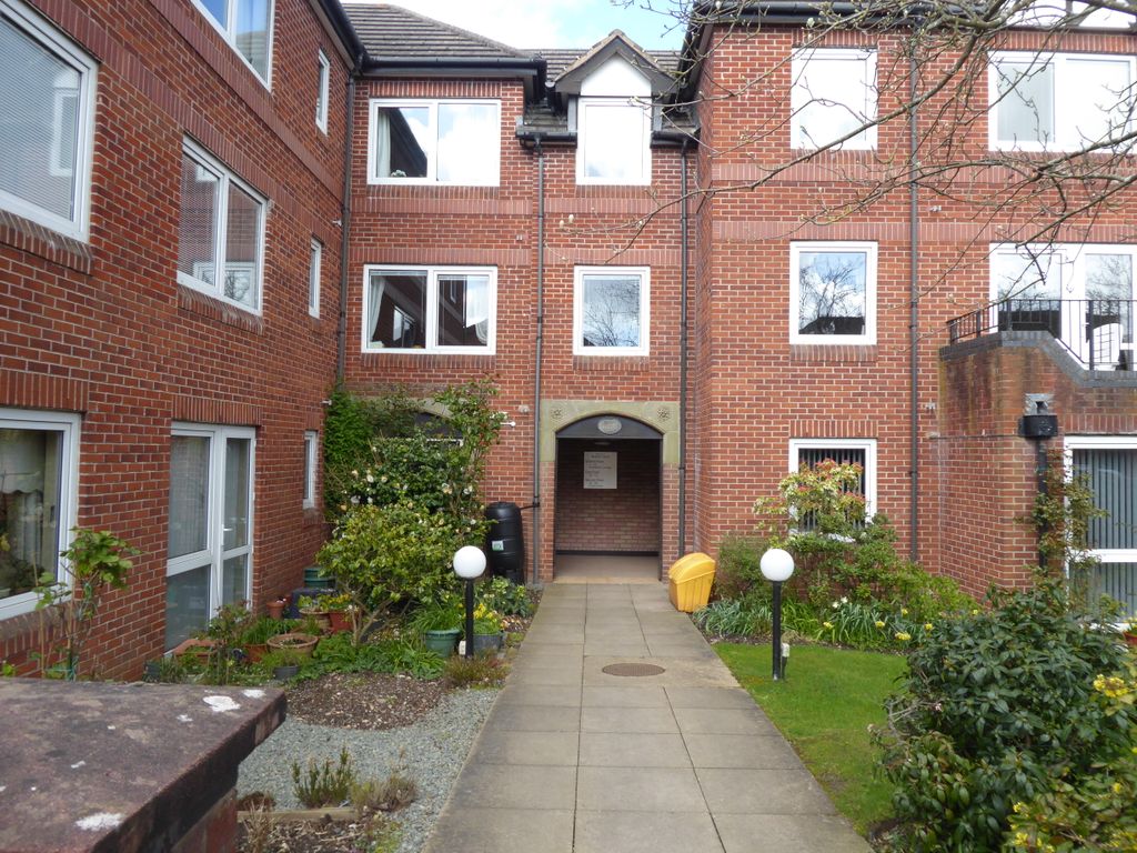 1 bed flat for sale in Ednall Lane, Bromsgrove B60, £80,000