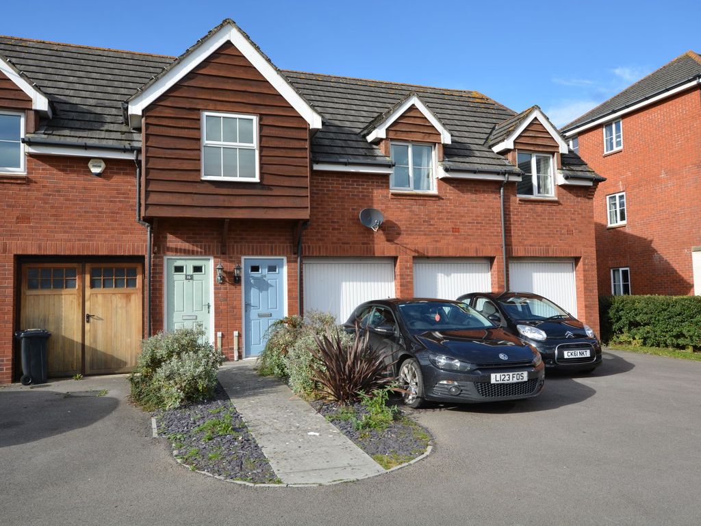2 bed flat for sale in Powis Close, Newport NP10, £130,000