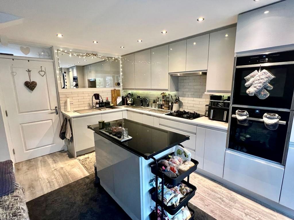 4 bed town house for sale in Sillavan Close, Swinton M27, £260,000