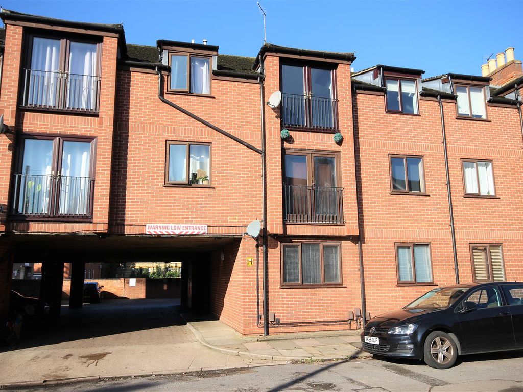 1 bed flat for sale in Vernon Terrace, Abington, Northampton NN1, £129,950