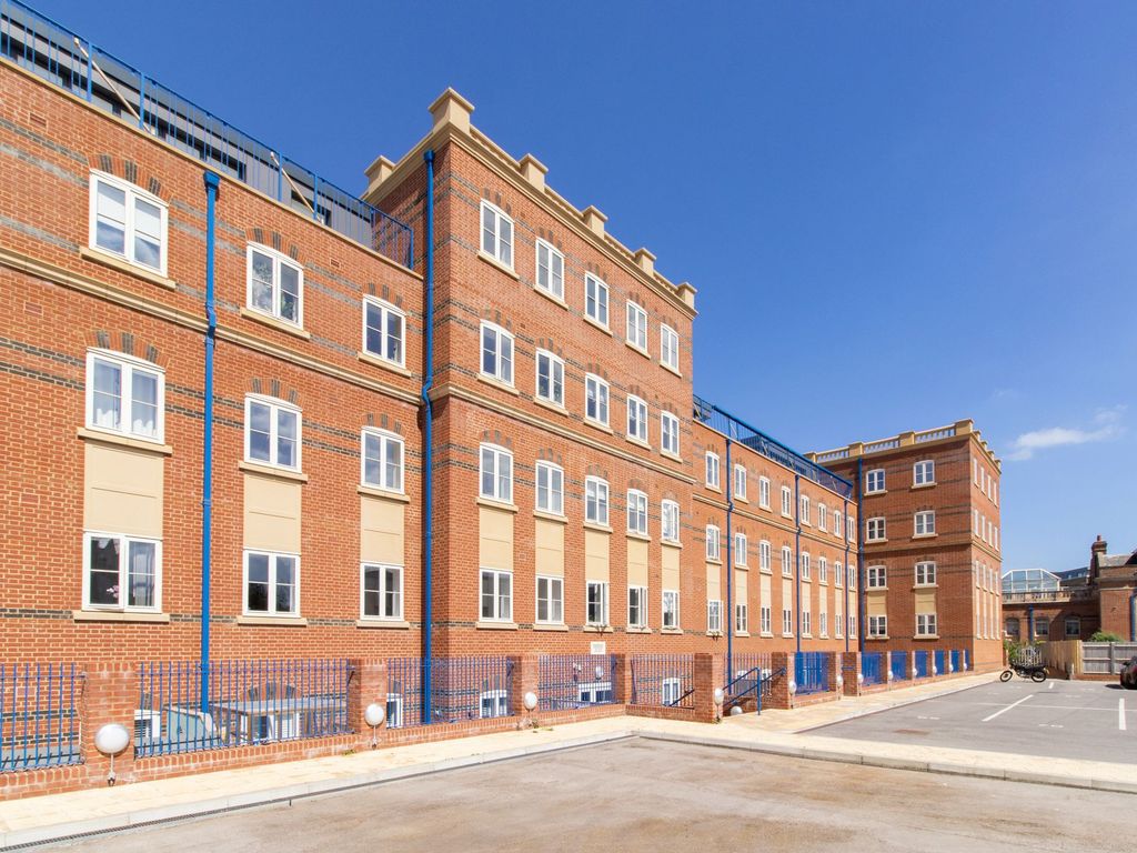 2 bed flat for sale in Westbrook Gardens, Margate CT9, £260,000