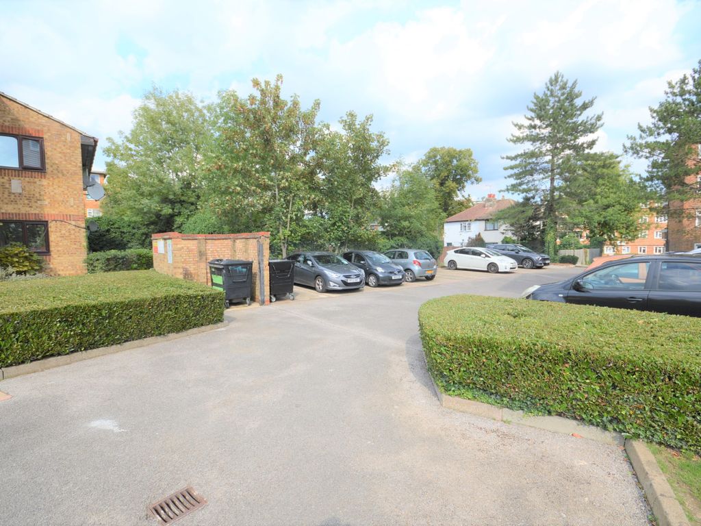 1 bed flat for sale in Brewery Close, Wembley HA0, £260,000