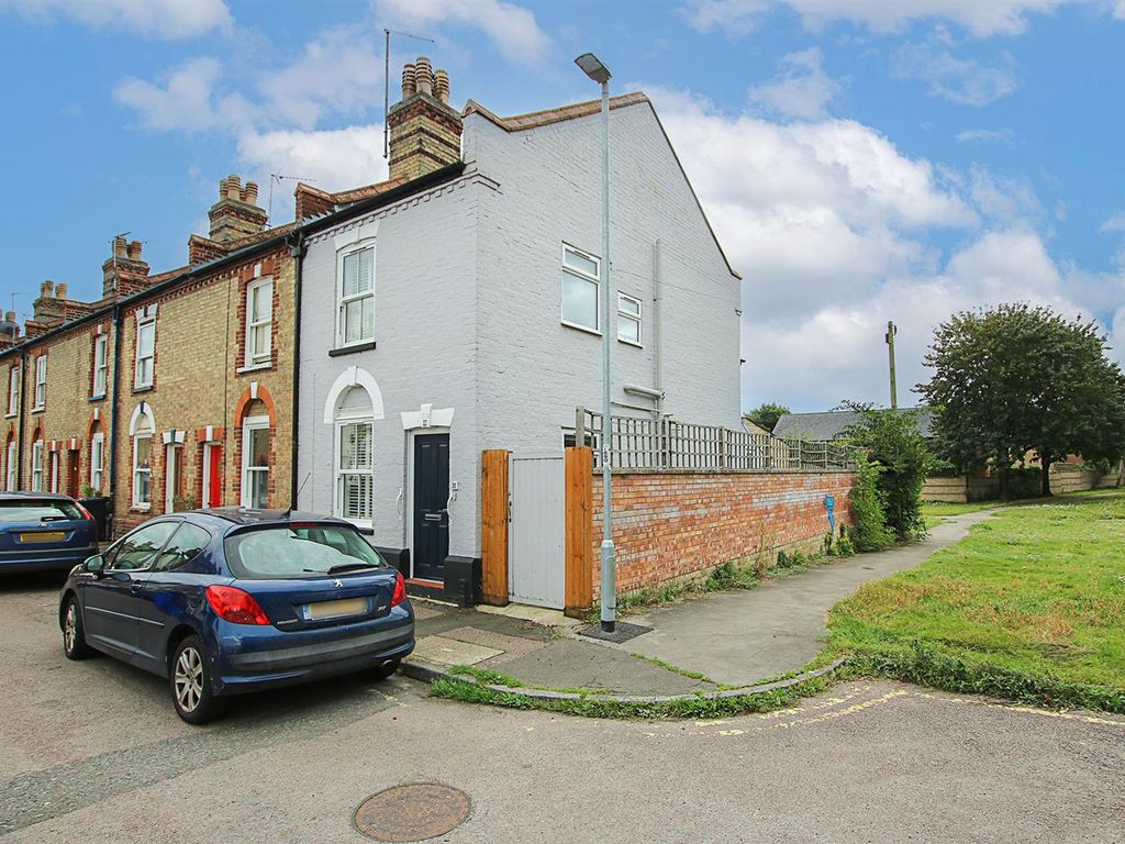3 bed terraced house for sale in Lowther Street, Newmarket CB8, £270,000