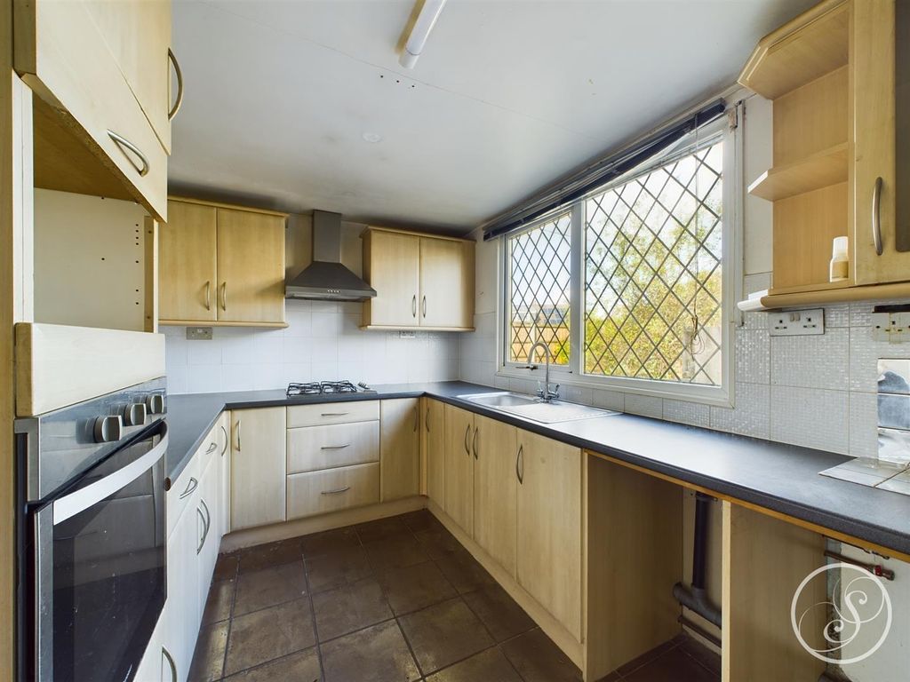 4 bed terraced house for sale in Red Hall Chase, Leeds LS14, £135,000