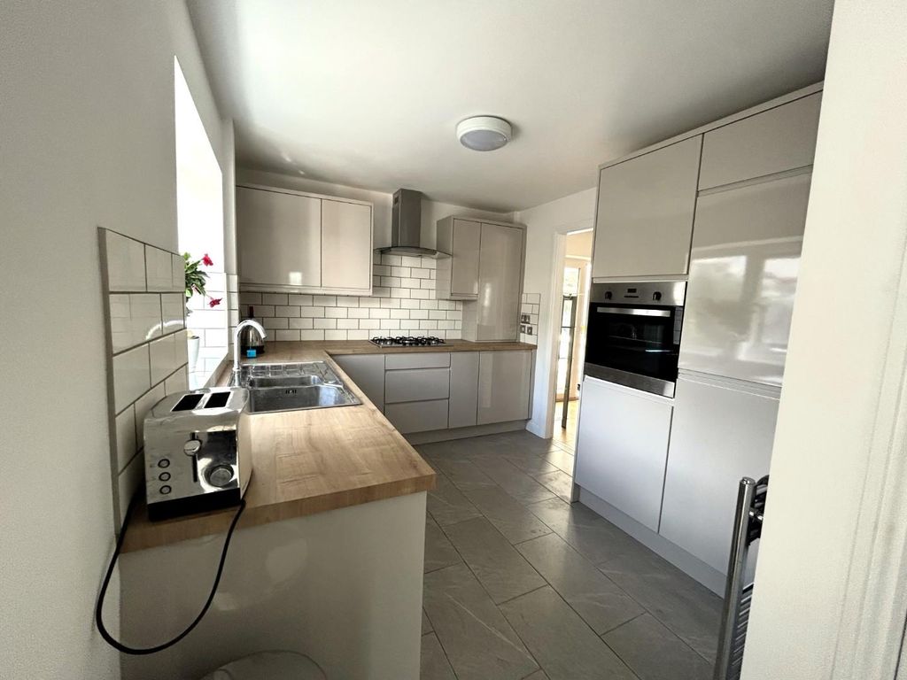 3 bed property for sale in Coronation Avenue, Grimethorpe, Barnsley S72, £125,000