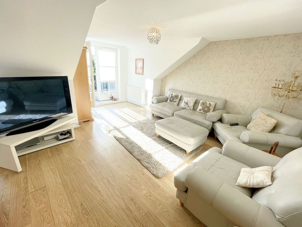 1 bed flat for sale in Dunelm Grange, Boldon Colliery NE35, £140,000