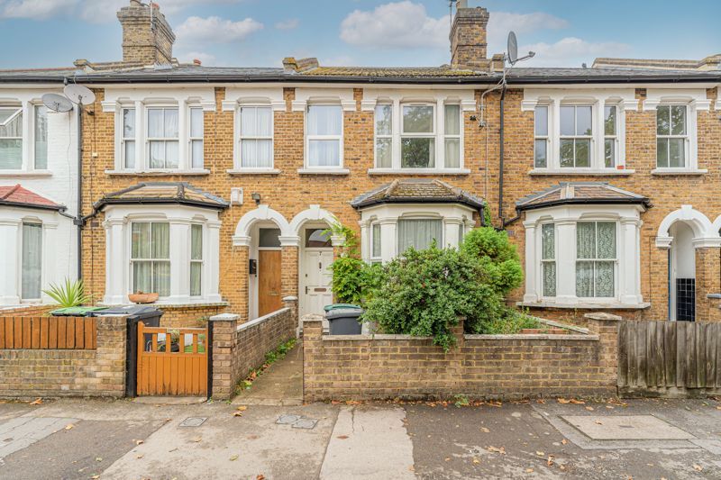 1 bed flat for sale in Trinity Road, London N22, £315,000