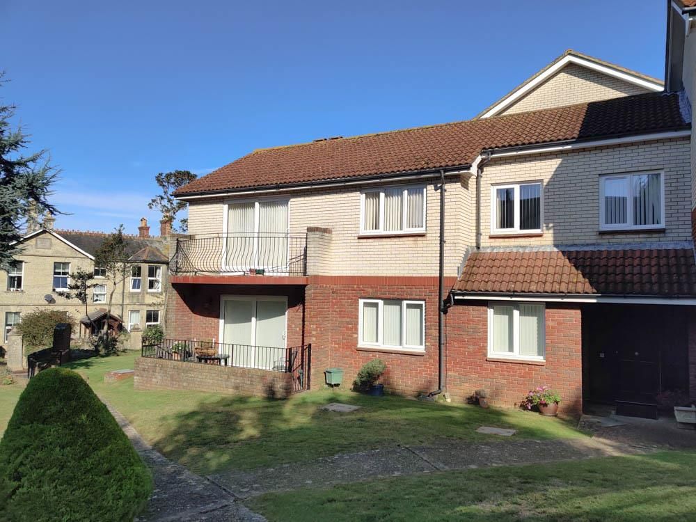 2 bed flat for sale in Prospect Road, Shanklin PO37, £225,000