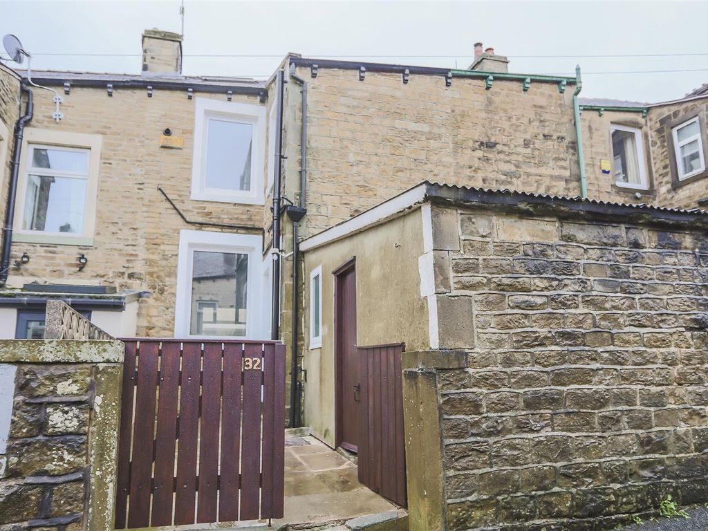 4 bed terraced house for sale in Parker Street, Barnoldswick BB18, £165,000