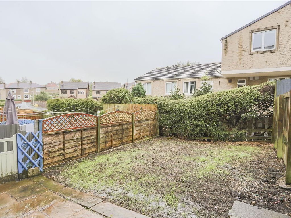 4 bed terraced house for sale in Parker Street, Barnoldswick BB18, £165,000