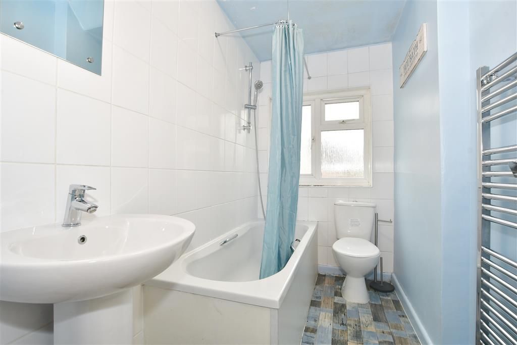 2 bed flat for sale in Hampshire Street, Portsmouth, Hampshire PO1, £135,000