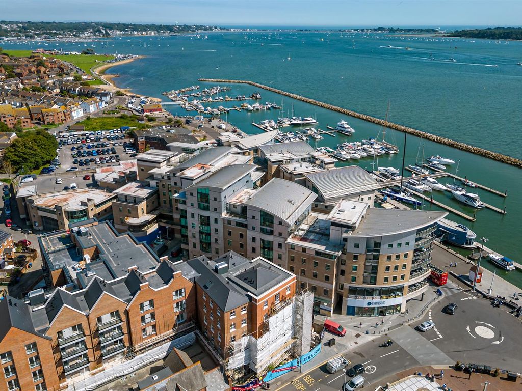 2 bed flat for sale in The Quay, Poole BH15, £315,000