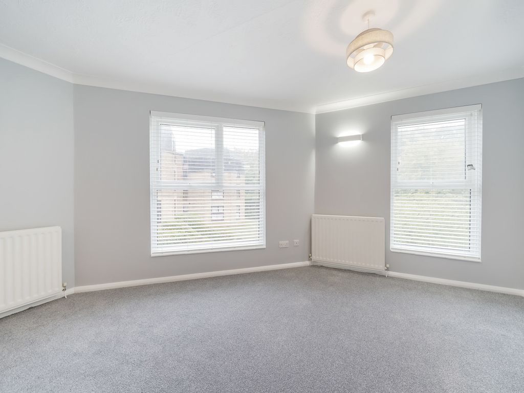 2 bed flat for sale in Chapel Fields, Charterhouse Road, Godalming GU7, £235,000