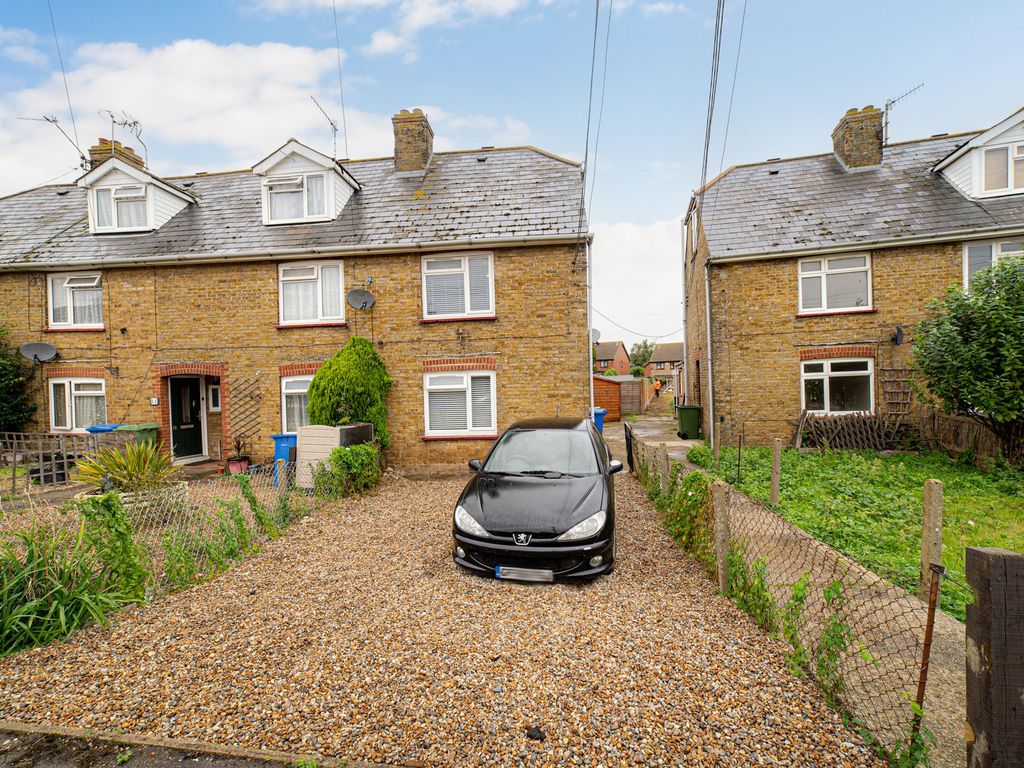 3 bed end terrace house for sale in Lower Road, Faversham ME13, £275,000
