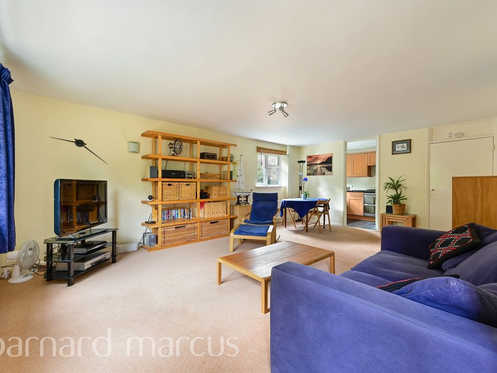 1 bed flat for sale in Alexandra Road, Epsom KT17, £280,000