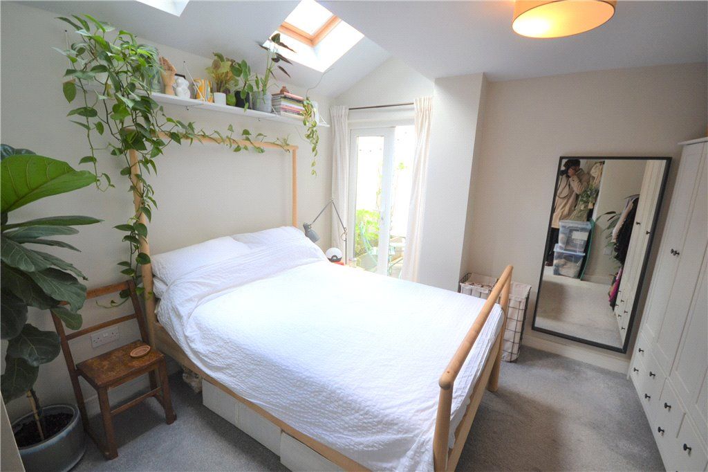 1 bed flat for sale in Llanishen Street, Heath, Cardiff CF14, £165,000