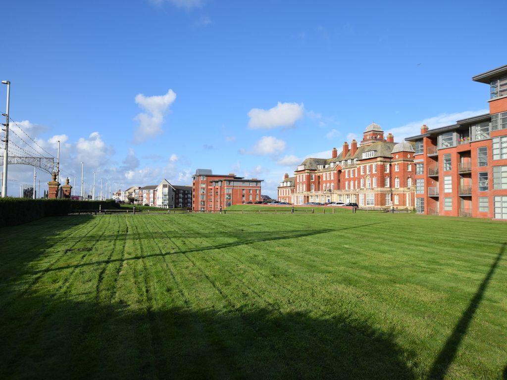 1 bed flat for sale in Queens Promenade, Bispham, Blackpool FY2, £60,000