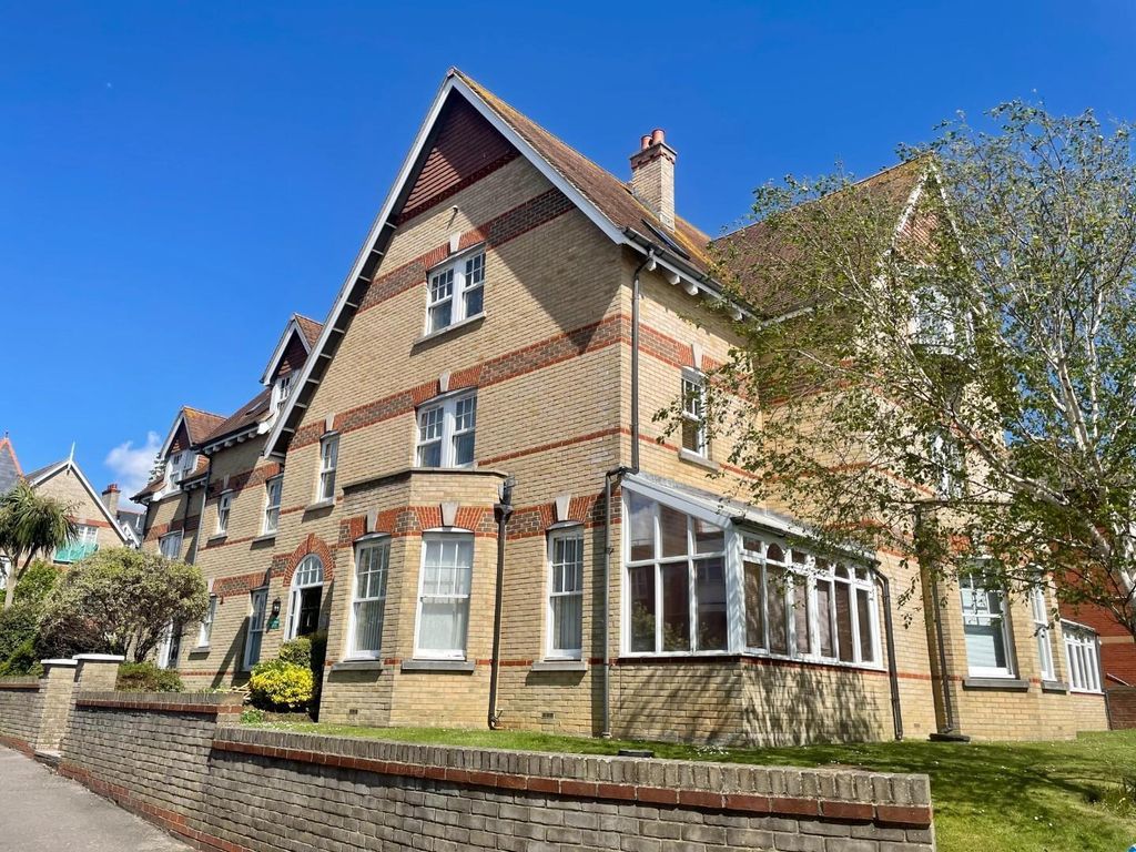 2 bed flat for sale in Melcombe Avenue, Weymouth DT4, £210,000