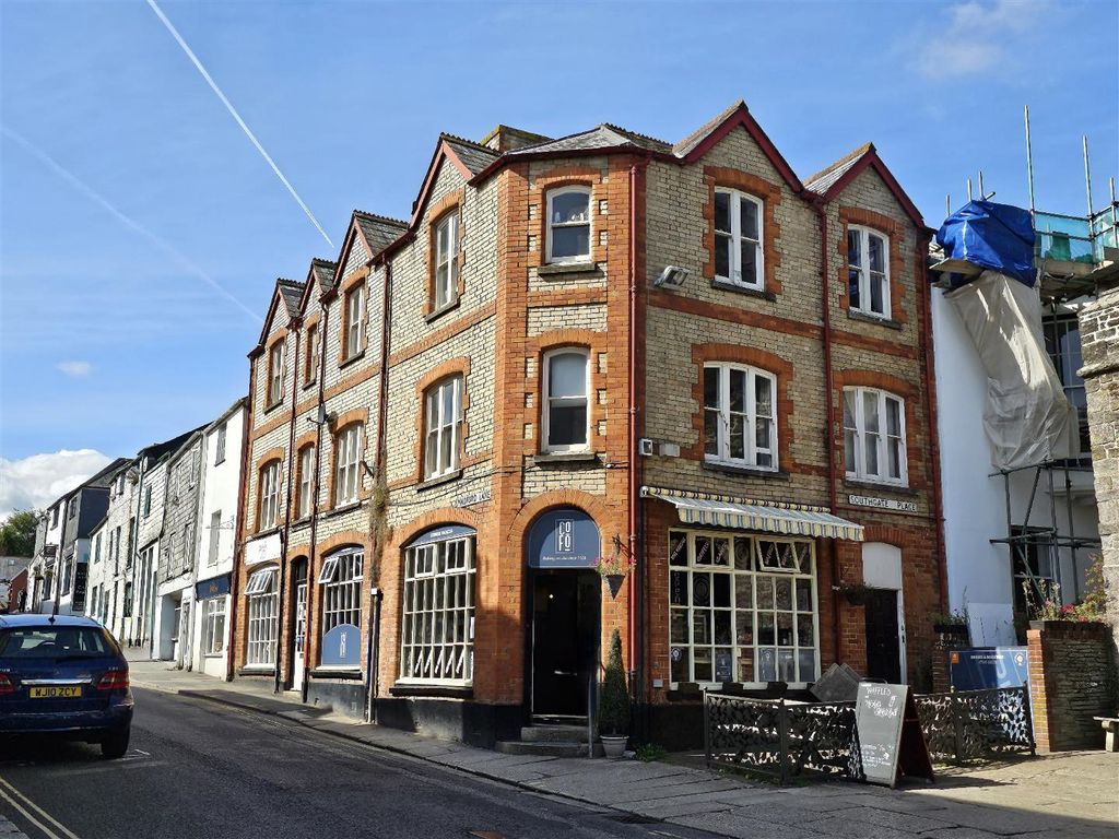 4 bed town house for sale in Southgate Place, Launceston PL15, £285,000