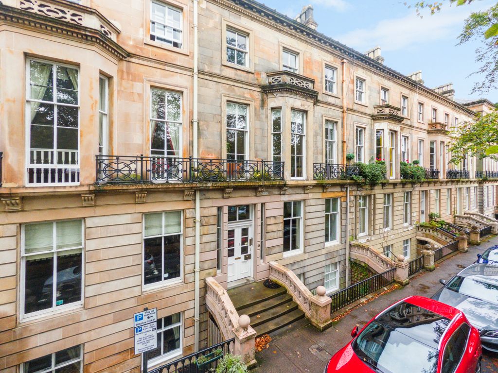 2 bed flat for sale in Buckingham Terrace, Glasgow G12, £270,000