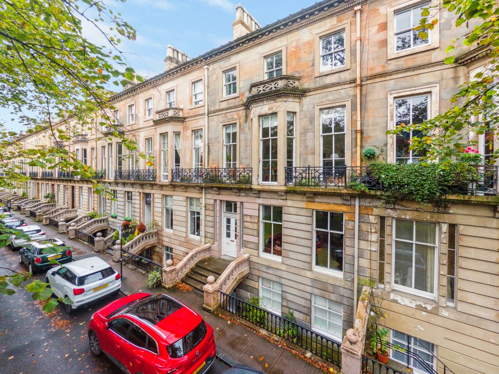 2 bed flat for sale in Buckingham Terrace, Glasgow G12, £270,000