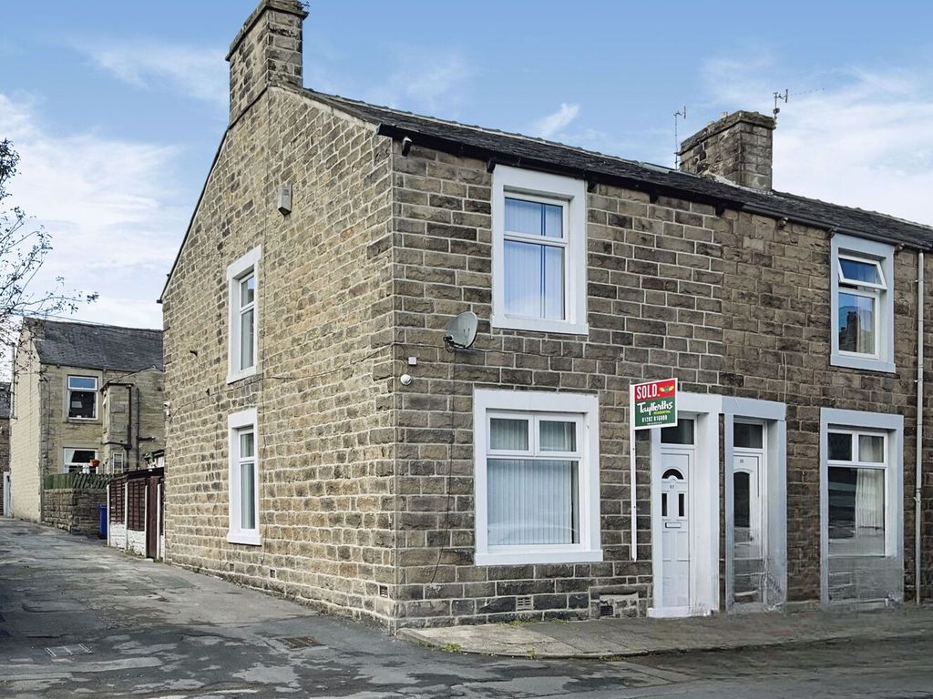 2 bed end terrace house for sale in Wellington Street, Barnoldswick BB18, £135,000