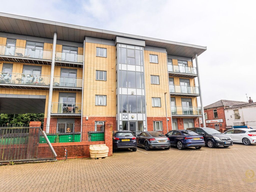 1 bed flat for sale in Hollin Bank Court, Bolton Road, Blackburn BB2, £60,000