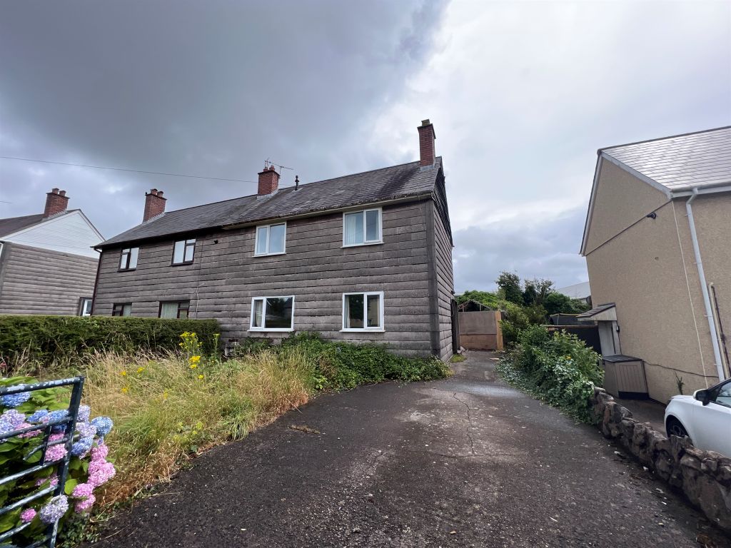 3 bed semi-detached house for sale in Heol Tysant, Bridgend CF31, £90,000
