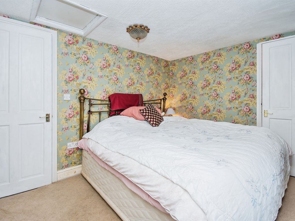 4 bed end terrace house for sale in Bridge Road, Sutton Bridge, Spalding PE12, £190,000