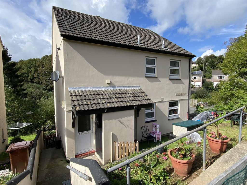 2 bed flat for sale in Lanchard Road, Liskeard PL14, £99,950