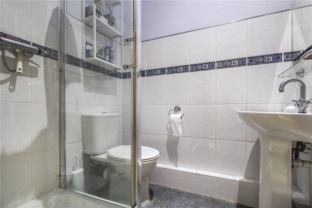 2 bed flat for sale in Ickornshaw, Cowling, Keighley, North Yorkshire BD22, £225,000