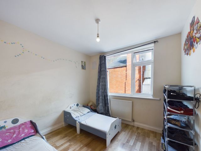 2 bed flat for sale in Birchfield Road East, Abington, Northampton NN3, £150,000