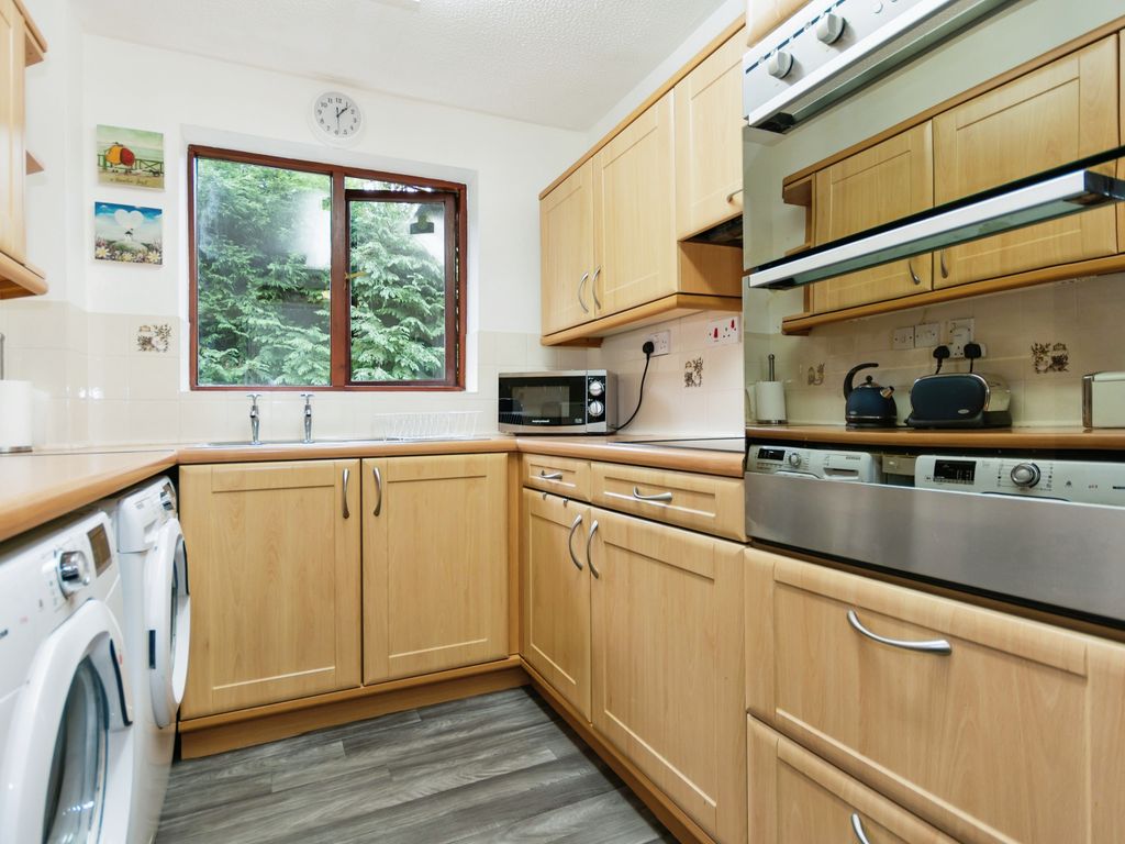 2 bed flat for sale in Hagley Road West, Oldbury, West Midlands B68, £80,000