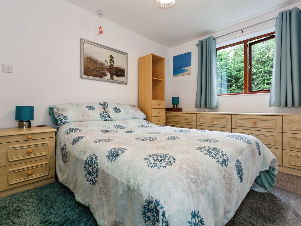 2 bed flat for sale in Hagley Road West, Oldbury, West Midlands B68, £80,000