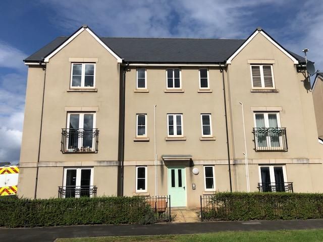 2 bed flat for sale in Honeysuckle Road, Lyde Green, Bristol BS16, £117,500